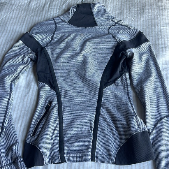 Lululemon pullover - Picture 3 of 4